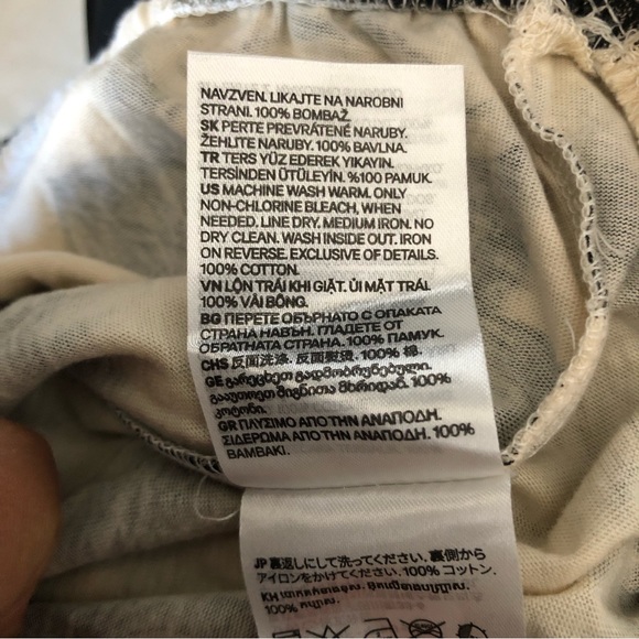 H&M Disney Mickey Mouse Black/Cream Graphics Cropped Shirt Girls Size 8-10 Top - Picture 4 of 15